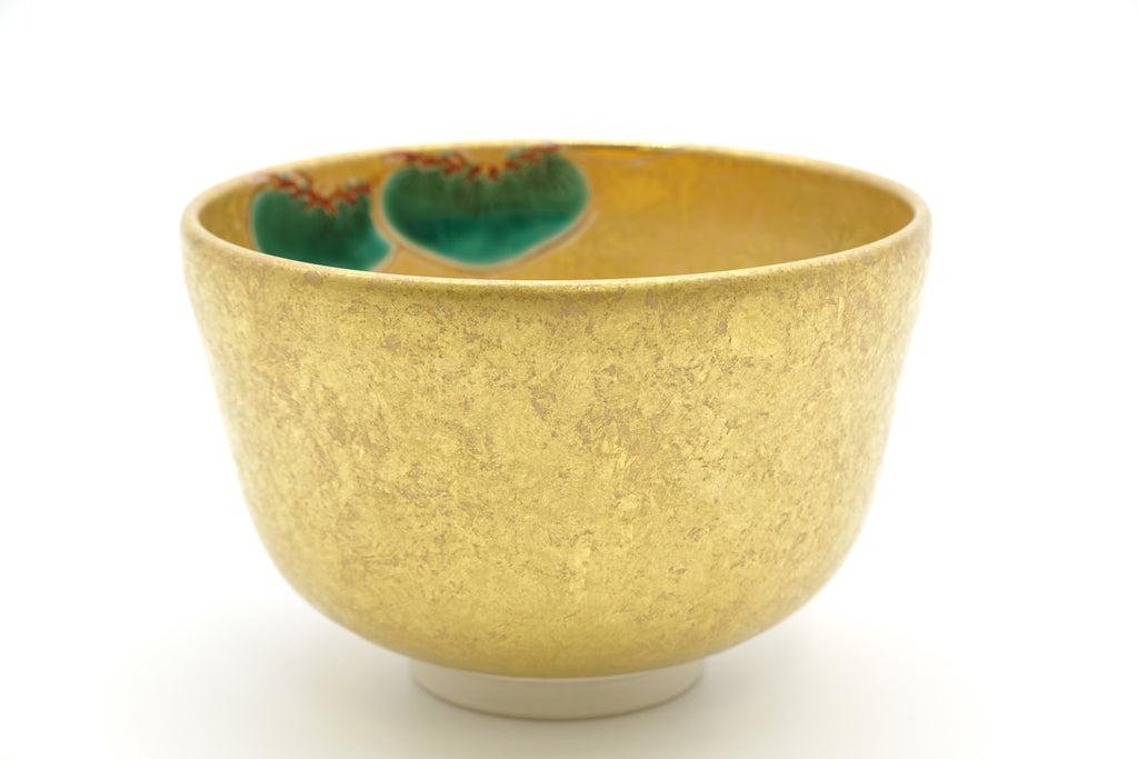 茜窯　岡田 華渓　金彩老松茶盌　