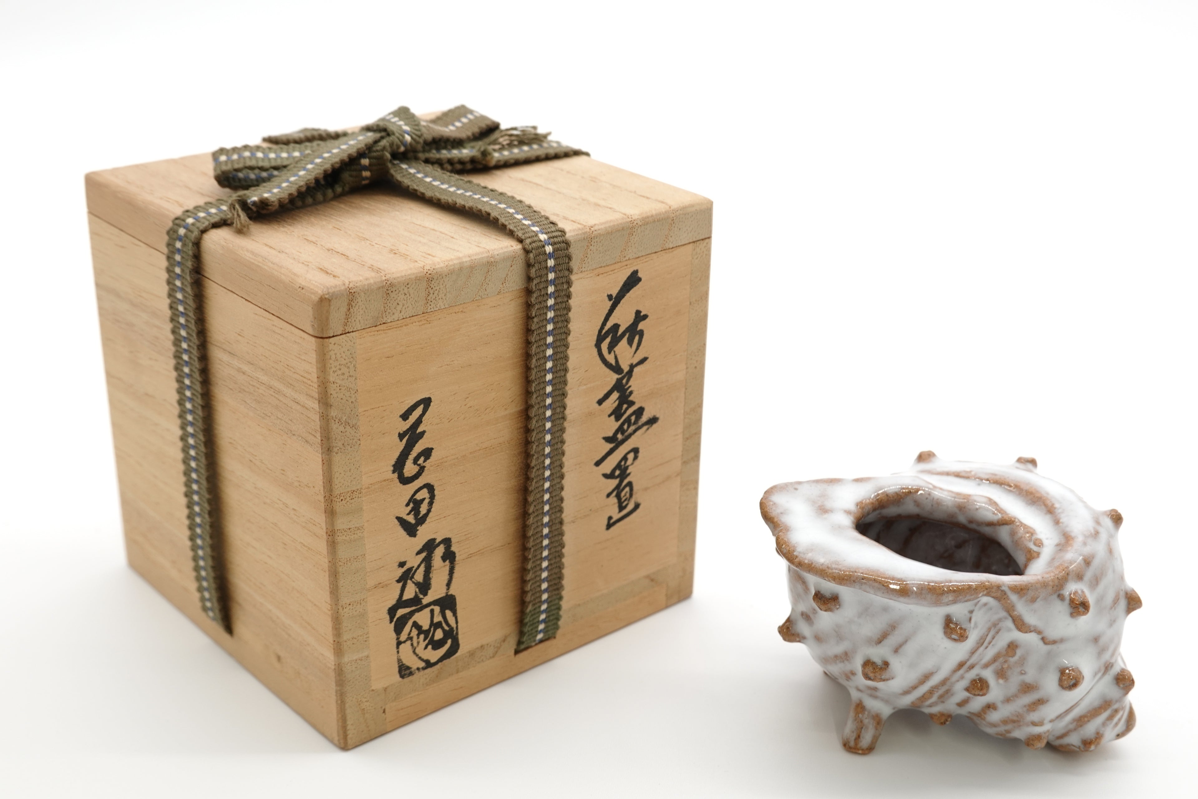 岡田 裕　萩蓋置