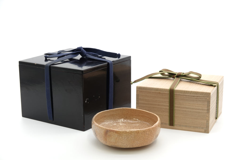 十五代 樂 直入　皪釉平茶盌