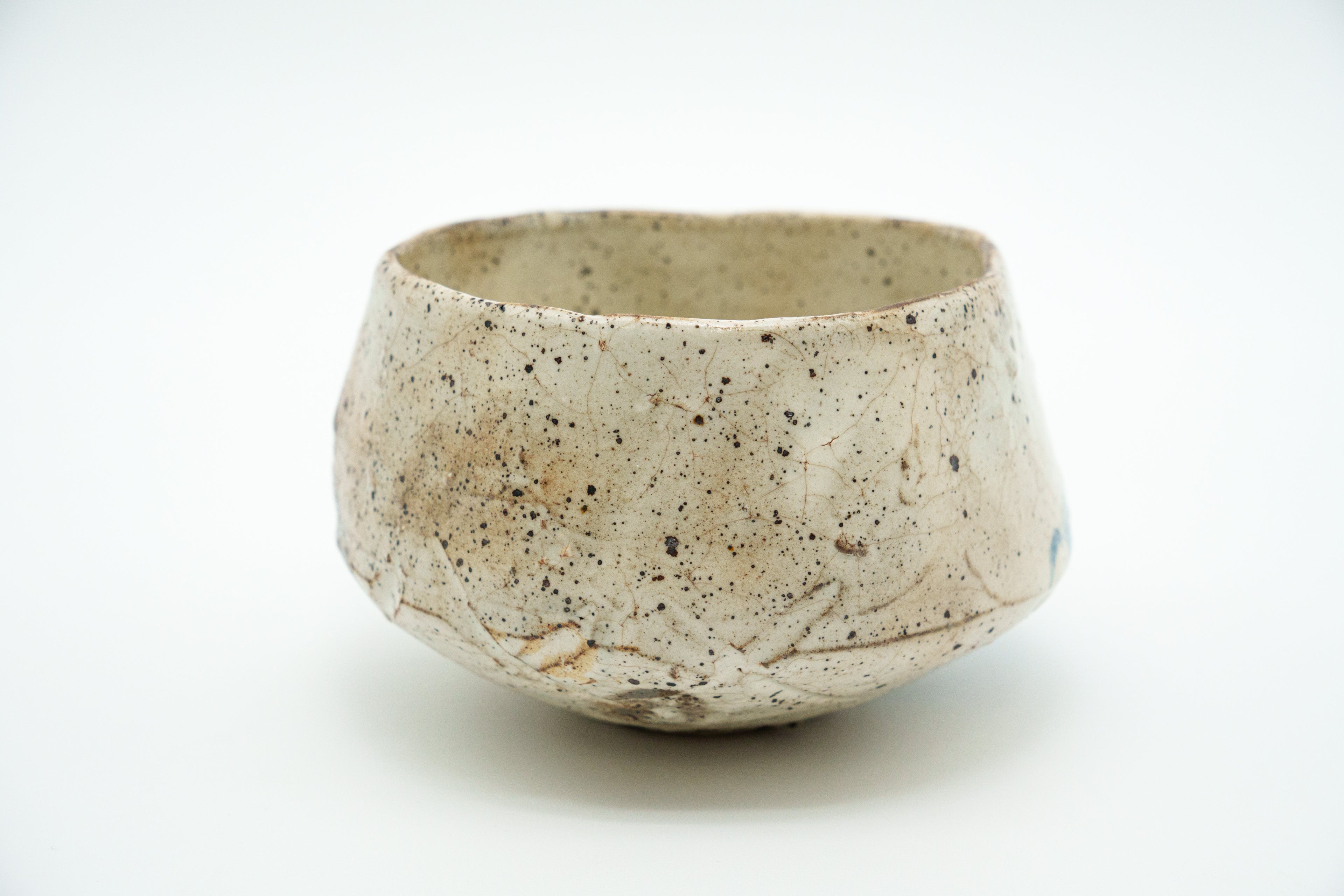 池田 省吾　粉引椿茶碗