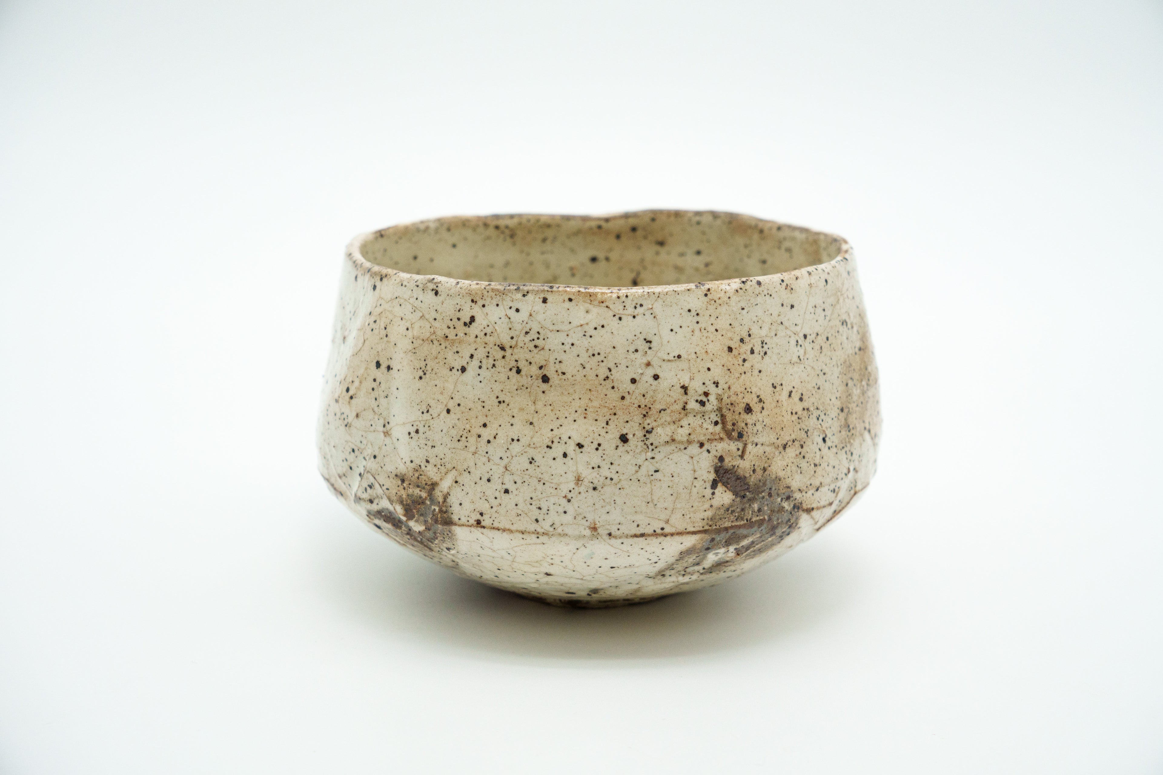 池田 省吾　粉引椿茶碗