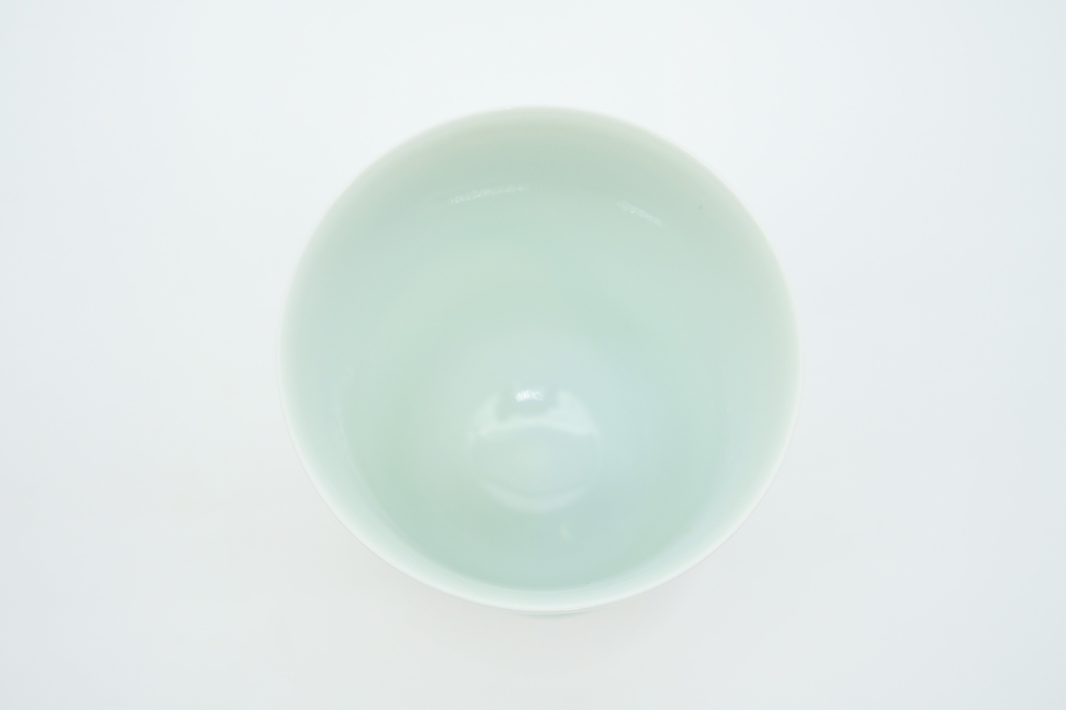 百田 暁生　青白磁ぐい吞み