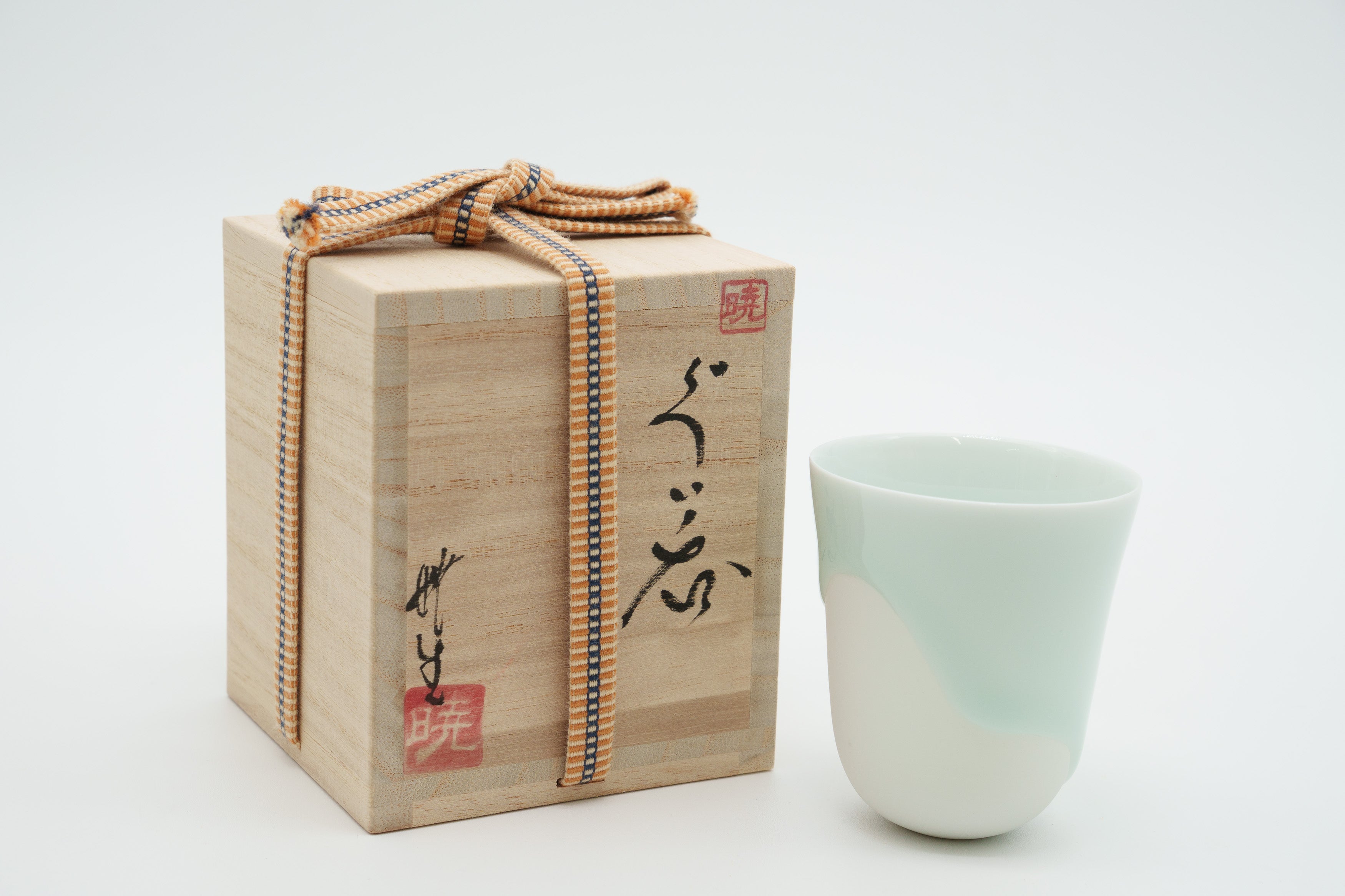 百田 暁生　青白磁ぐい吞み