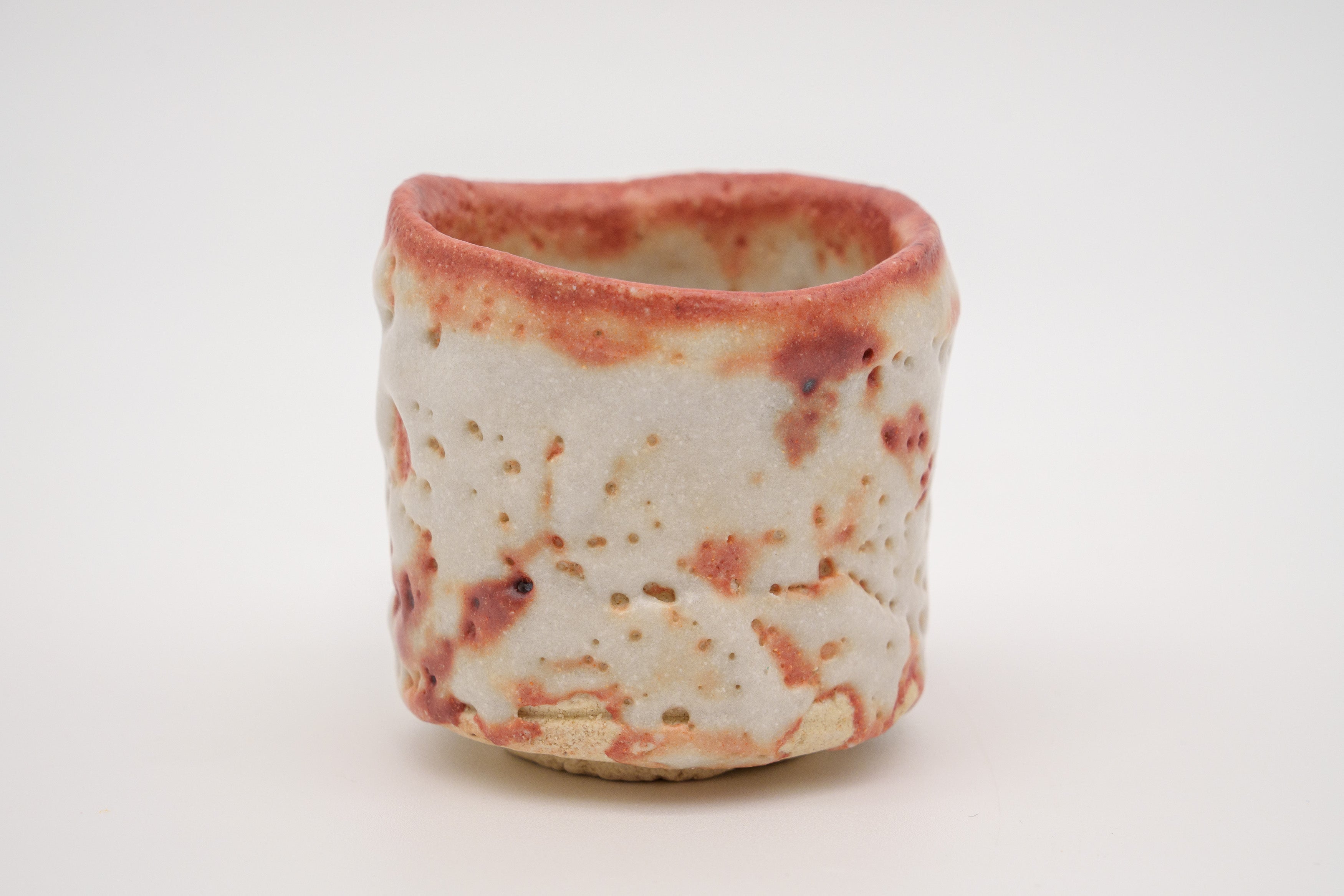 白色の酒杯　検索:志野,李朝,萩,日本の工芸 加藤 亮太郎 作 志野酒呑｜酒器｜gallery starton（ギャラリースタート